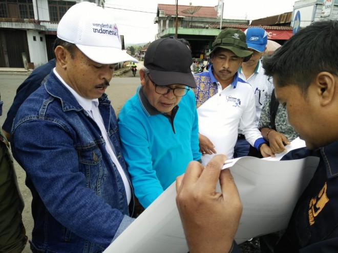 Bersama sejumlah kepala OPD pemkab Kerinci, Wabup Ami Pantau dan Survey Persiapan Jalan Rute TdS