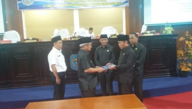 Wakil Bupati Kerinci Ami Taher Hadiri Rapat Paripurna Pengesahan 5 Ranperda