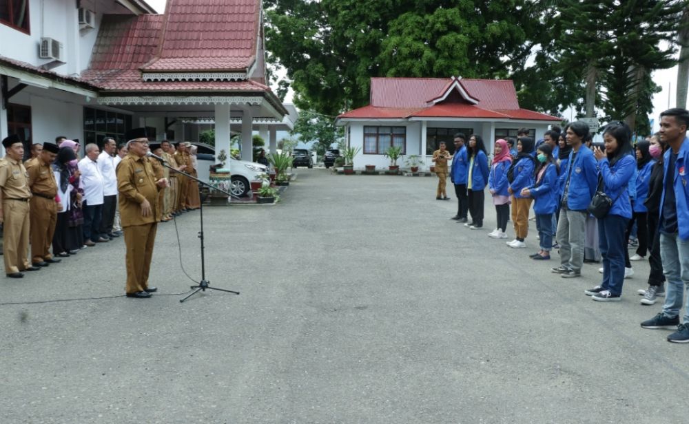 Sambutan Wabup Ami Taher saat menyambut Mahasiswa ISI Padang Panjang dihalaman kantor bupati Kerinci