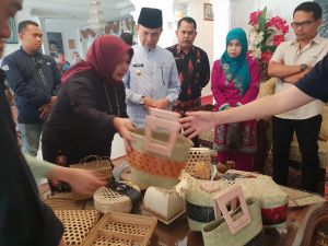 Bupati Adirozal Minta Anyaman Bambu Ditampilkan Saat Tds dan Festival Kerinci