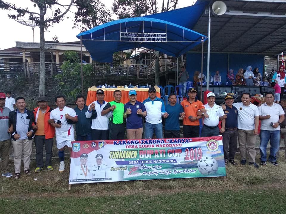 Bupati Kerinci H. Adirozal, Membuka Secara Resmi Turnamen Sepakbola Bupati Cup Tahun 2019 di Lubuk Nagodang.