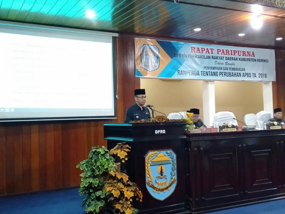 Bupati Adirozal menghadiri Rapat Paripurna Pandangan Umum Fraksi Dewan dan Sampaikan Tanggapan Eksekutif tentang Perubahan APBD 2019