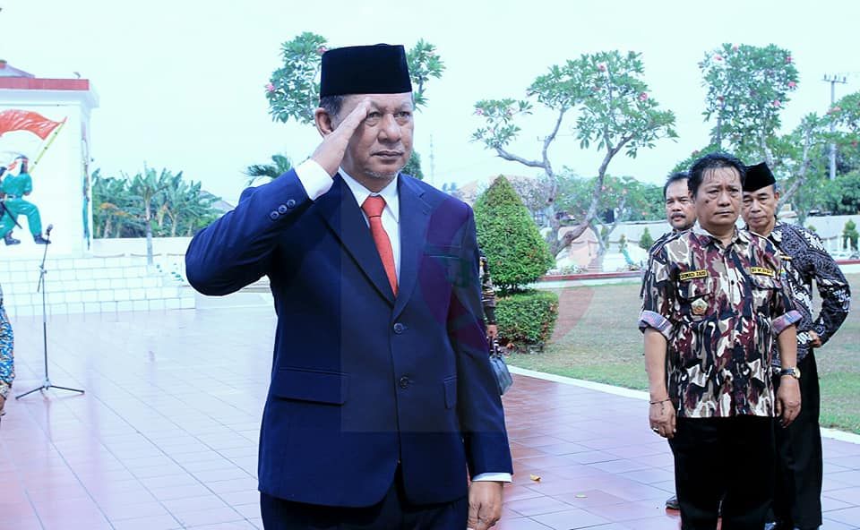 Sekda memimpin Ziarah Kubur dalam rangka Hari Veteran Nasional Tahun 2019, bertempat di Taman Makam Pahlawan Satria Bhakti Pakuan Baru, Jambi