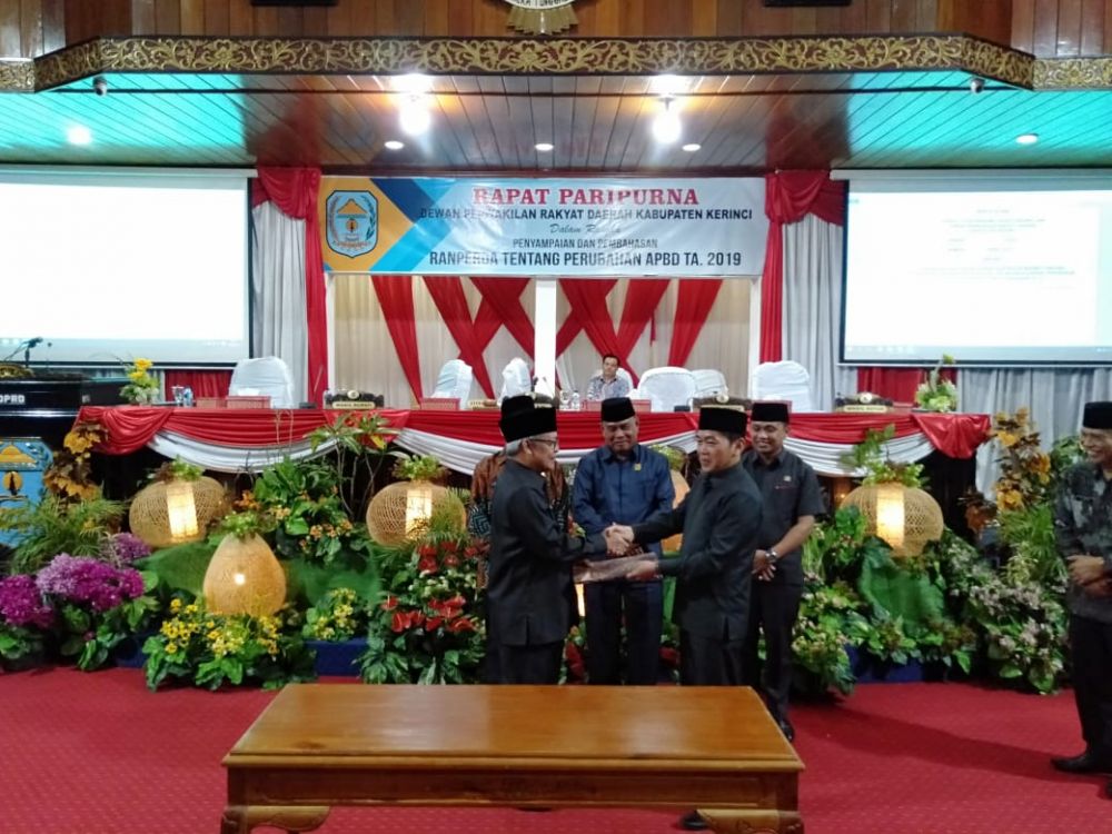 Wabup Kerinci H. Ami Taher Hadiri Rapat Paripurna Penandatanganan nota kesepahaman Ranperda Perubahan APBD Kerinci Tahun 2019