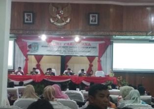 Bupati Adirozal bersama Wabup Ami Taher Hadiri Paripurna Pengambilan Sumpah Jabatan Unsur Pimpinan DPRD Kerinci