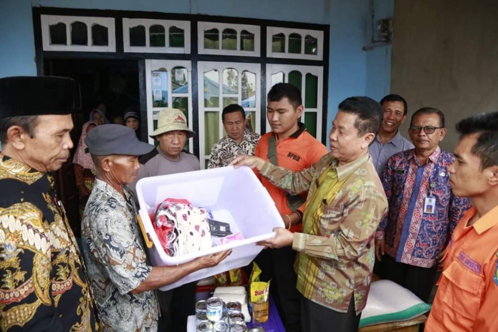 Pemkot Sungaipenuh serahkan Bantuan Kebakaran Koto Tengah