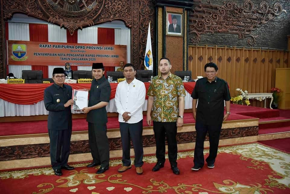 Gubernur Jambi, Fachrori Umar menyampaikan Nota Pengantar RAPBD Provinsi Jambi Tahun Anggaran 2020 