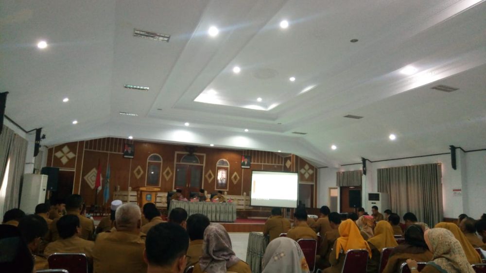 Bupati Kerinci H. Adirozal Pimpin Rapat Realisasi Fisik & Keuangan OPD lingkup pemkab Kerinci.