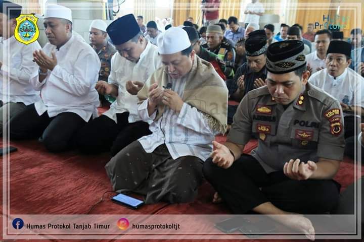 Bupati Romi bersama Polres Agus Desri Sandi serta Forkompinda Sholat Dhuha dan Doa Bersama