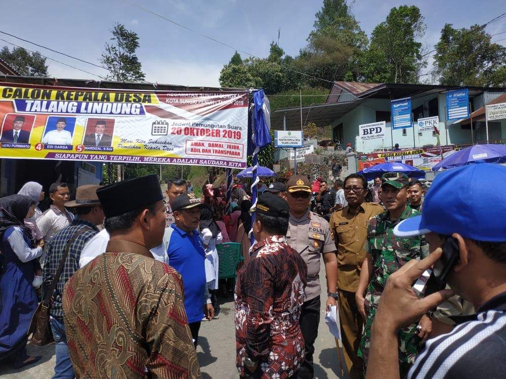 Sekda Kota Sungaipenuh bersama Unsur Forkompinda Pantau Pelaksanaan Pilkades dalam Kota Sungaipenuh.