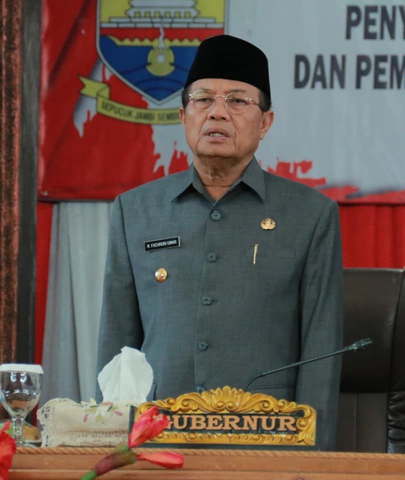 Gubernur Jambi, Fachrori Umar saat menghadiri paripurna DPRD Provinsi Jambi