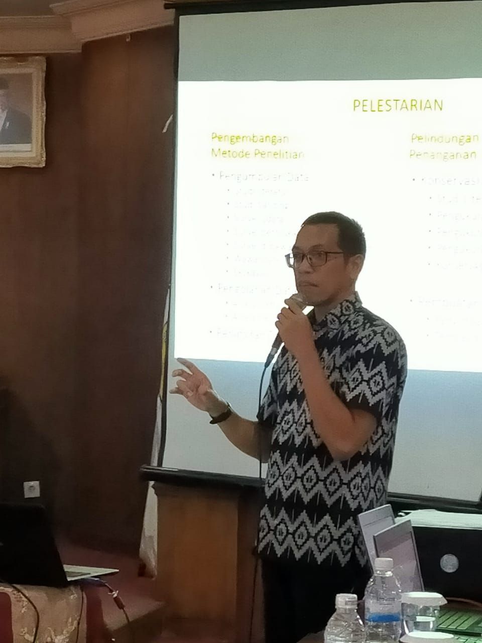 Sumber Seminar Memaparkan Penelitian 