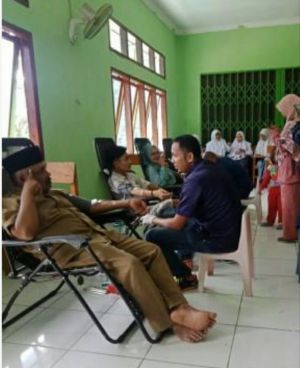 STIES Al-Mujaddid Gelar Sunatan Massal dan Donor Darah   