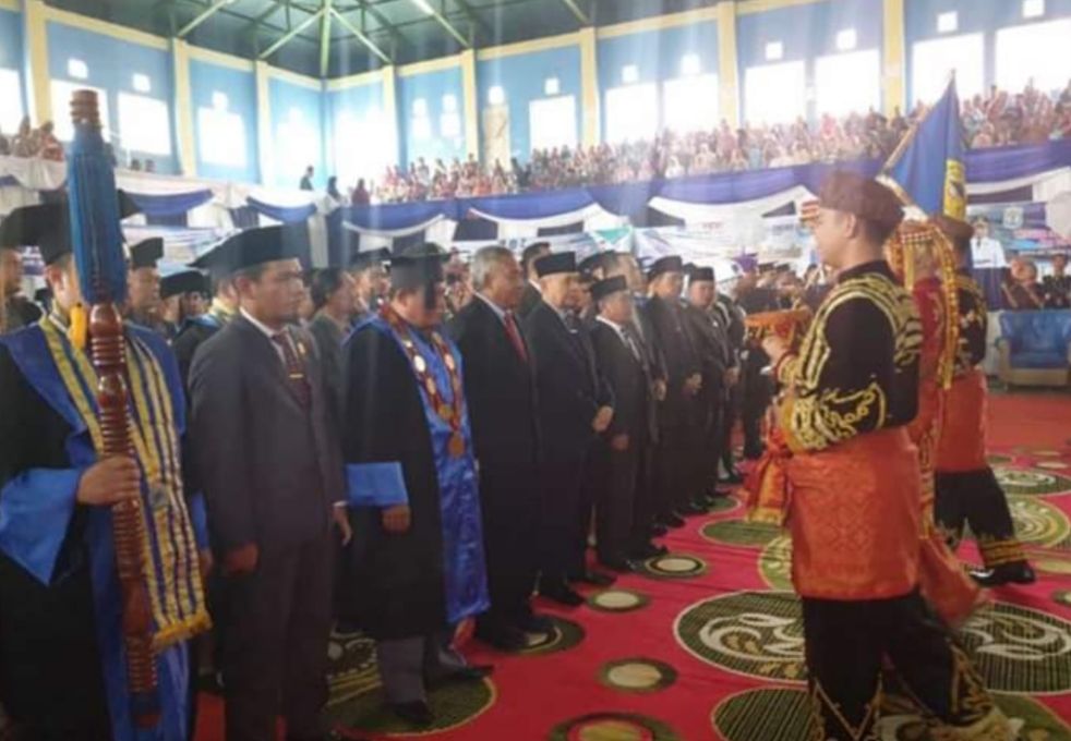 Bupati Kerinci H. Kerinci Adirozal Menghadiri Wisuda STIA Nusa Sungaipenuh