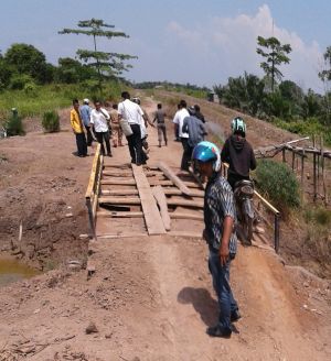 Jalan Sungai Itik-Ujung Jabung Rusak Parah