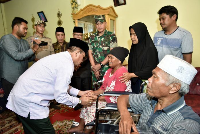 Wabup Ami Taher Dampingi Gubernur Jambi Serahkan Bantuan Kursi Roda