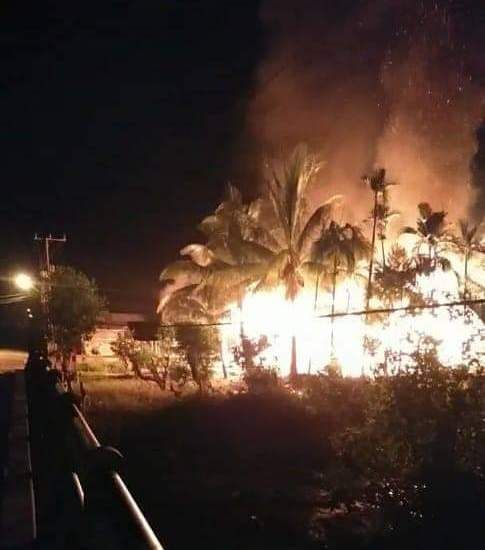 MEMBARA - Rumah korban yang terbakar di RT 01, Kelurahan Senyerang, Kecamatan Senyerang, Kabupaten Tanjabbar