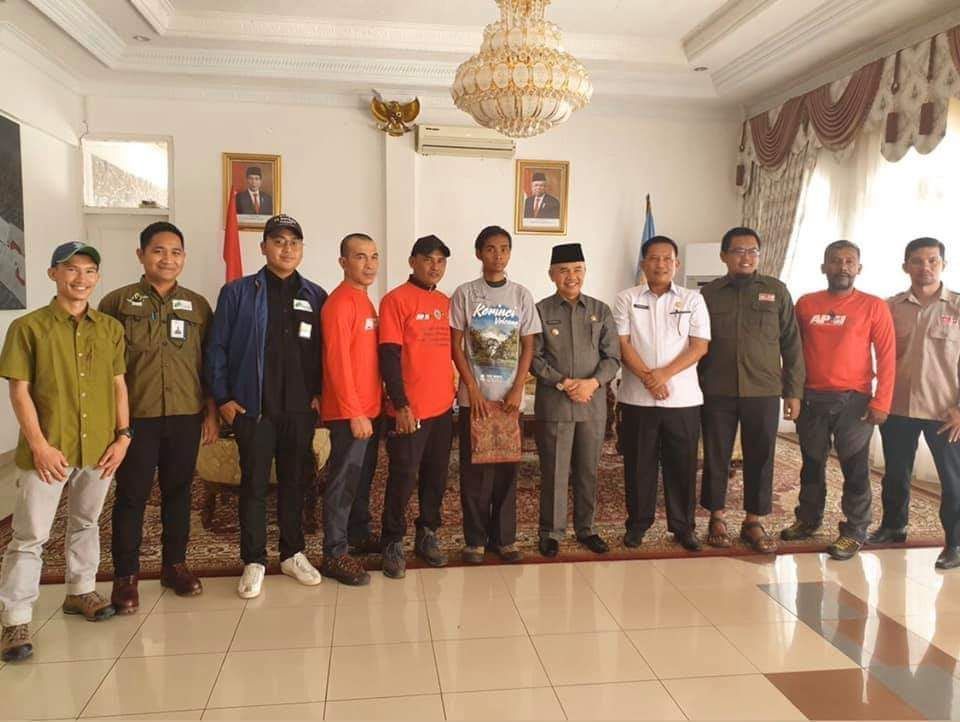 Bupati Kerinci H. Adirozal Silaturahmi dan Sarapan Pagi Bersama Abu Syamsudin 