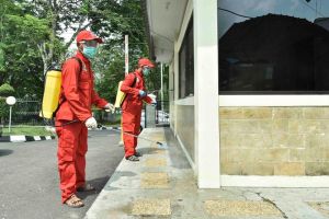 Tim Terpadu Penanganan Corona Lakukan Penyemprotan Disinfektan