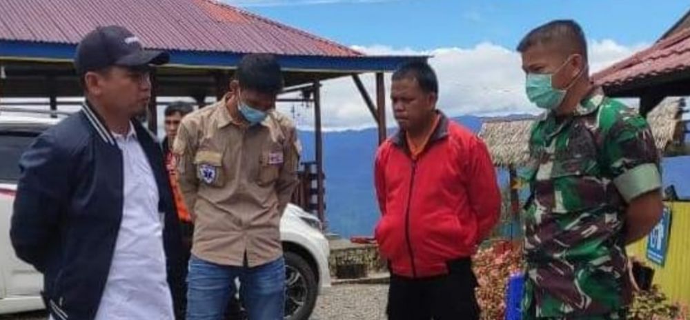 Ketua DPRD Sungaipenuh H. Fajran Saat Meninjau Posko Pencegahan Covid-19, dikawasan Puncak, perbatasan Sungaipenuh-Sumbar