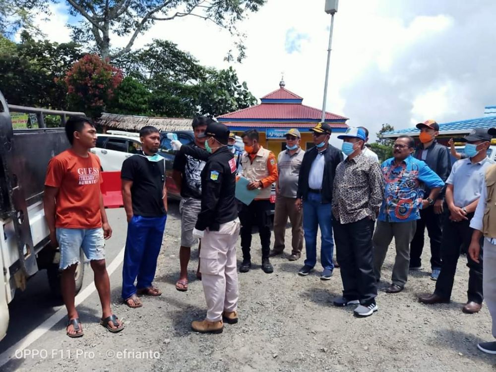 Sekda Sungaipenuh Munasri bersama Asisten dan SKPD terkait kembali menggecek dan memantau di kawasan puncak perbatasan Sungaipenuh-Sumbar. 