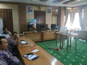 Sekda Munasri Lakukan Teleconference Dengan Sekjen Kemendagri RI