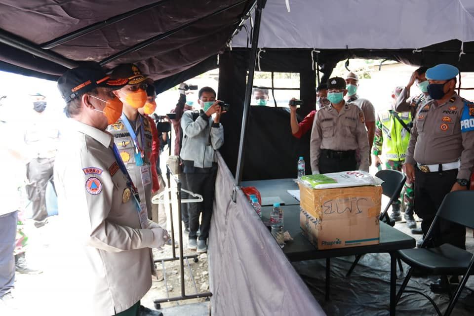 Gubernur Jambi, Fachrori Umar meninjau langsung posko terpadu penanganan Covid-19 di perbatasan Provinsi Jambi-Riau