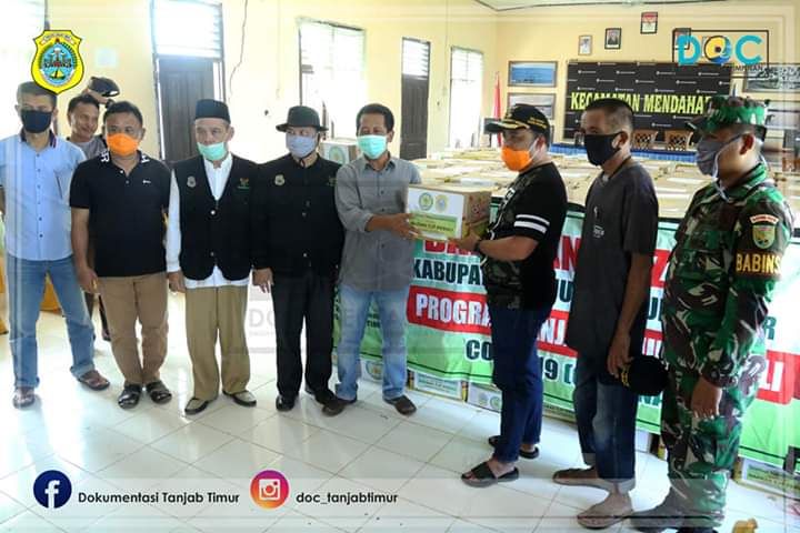 Wabup Robby Menyerahkan secara Simbolis Bantuan Mie Instan dari BAZNAS Tanjabtim