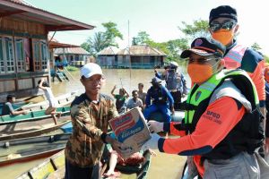 Gubernur Jambi Beri Bantuan Bagi Masyarakat Terdampak Banjir