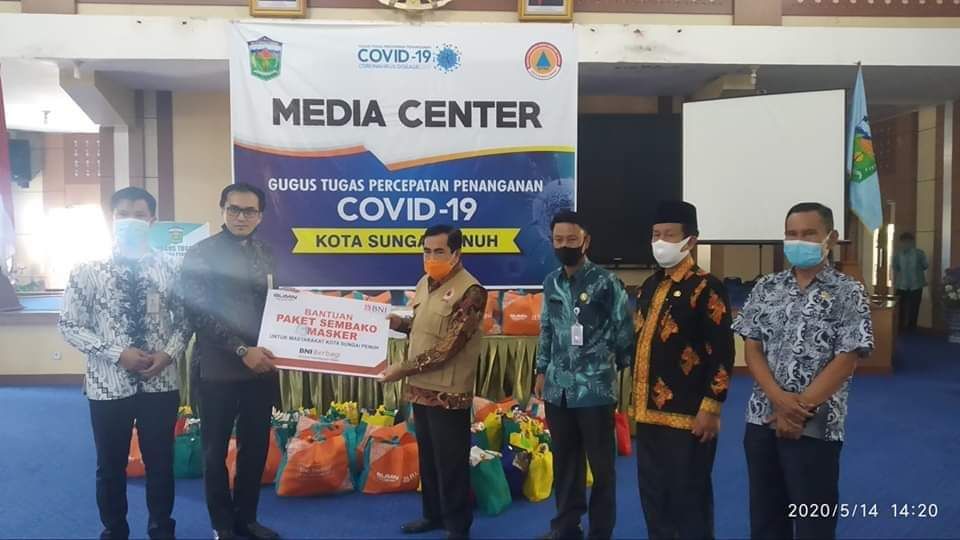 Wako AJB Terima Bantuan Sembako dan Masker dari BNI Sungaipenuh