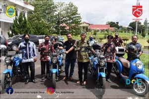 Bupati Romi Serahkan Bantuan Sepeda Motor Kepada Tenaga Penyuluh KB 