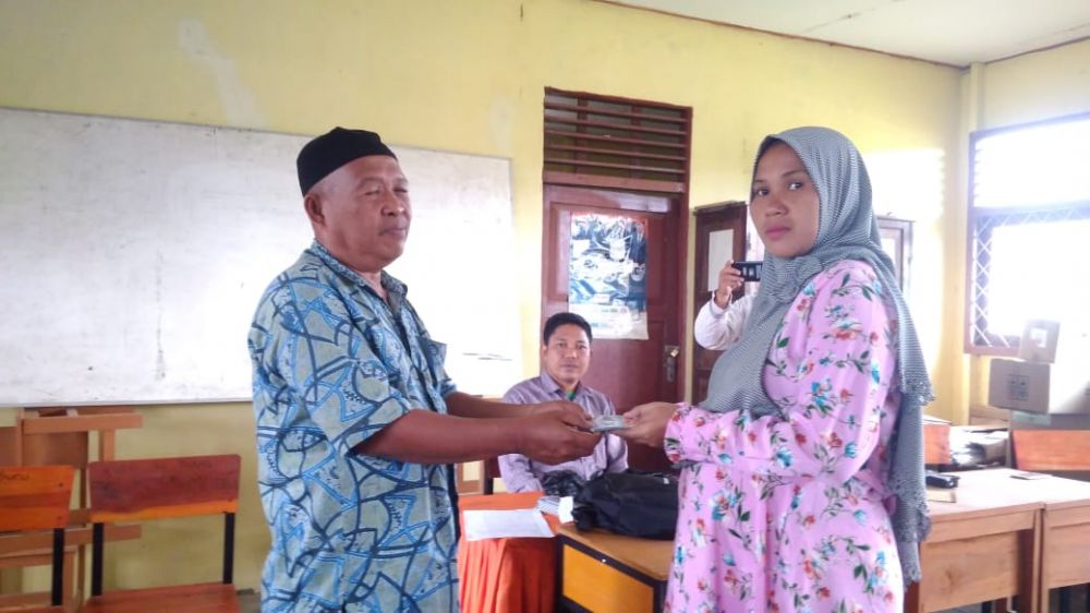 Penyerahan bantuan