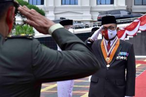 Pj Sekda Pimpin Upacara Penurunan Bendera Merah Putih