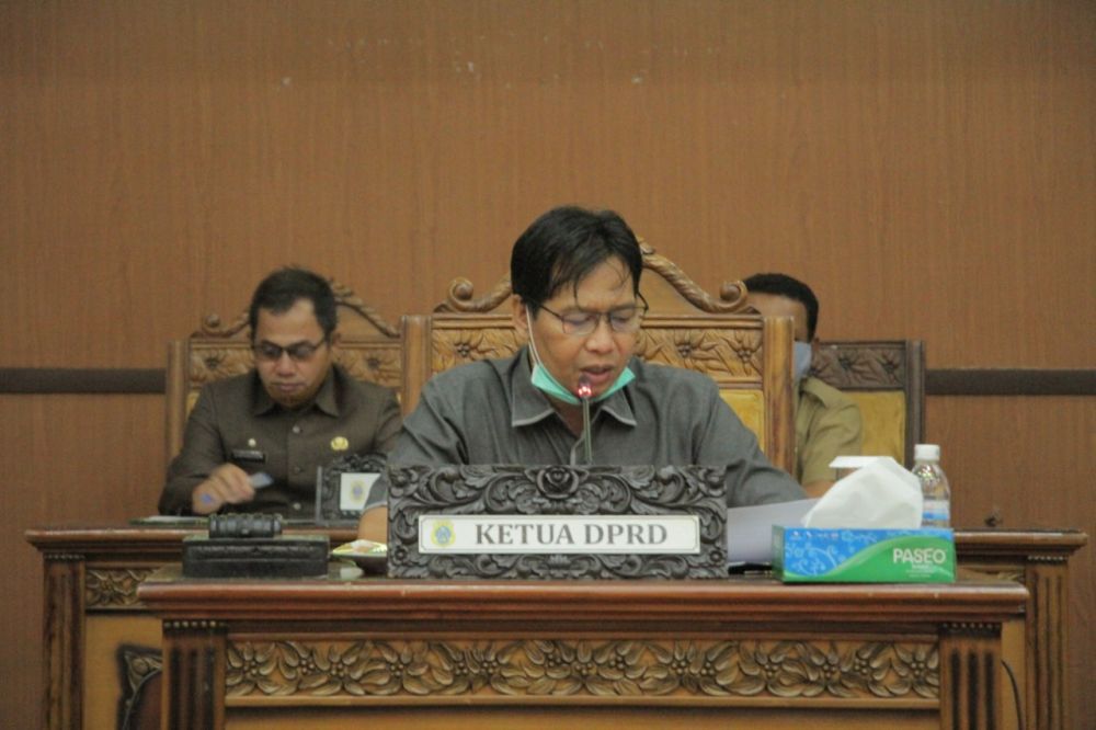 Ketua DPRD Tanjabtim Mahrup, saat membuka Rapat Paripurna.