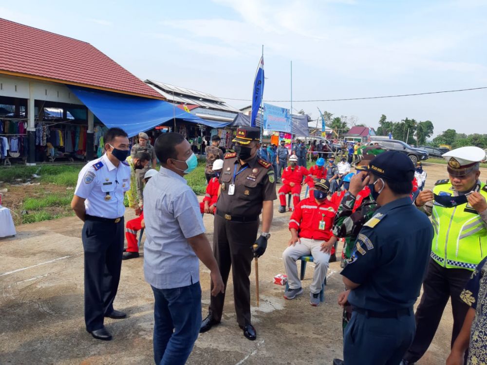 Dishub Tanjabtim memperingati Harhubnas dengan membagi-bagikan Sembako dan Masker kepada masyarakat