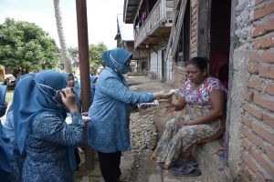 Rahima Bagikan Masker Cegah Covid-19  