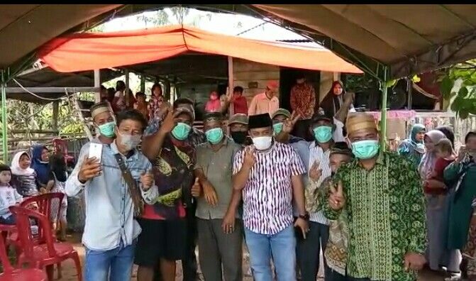 Cawabup Robby bersama Tim Kampanye R2 Kecamatan Nipah Panjang