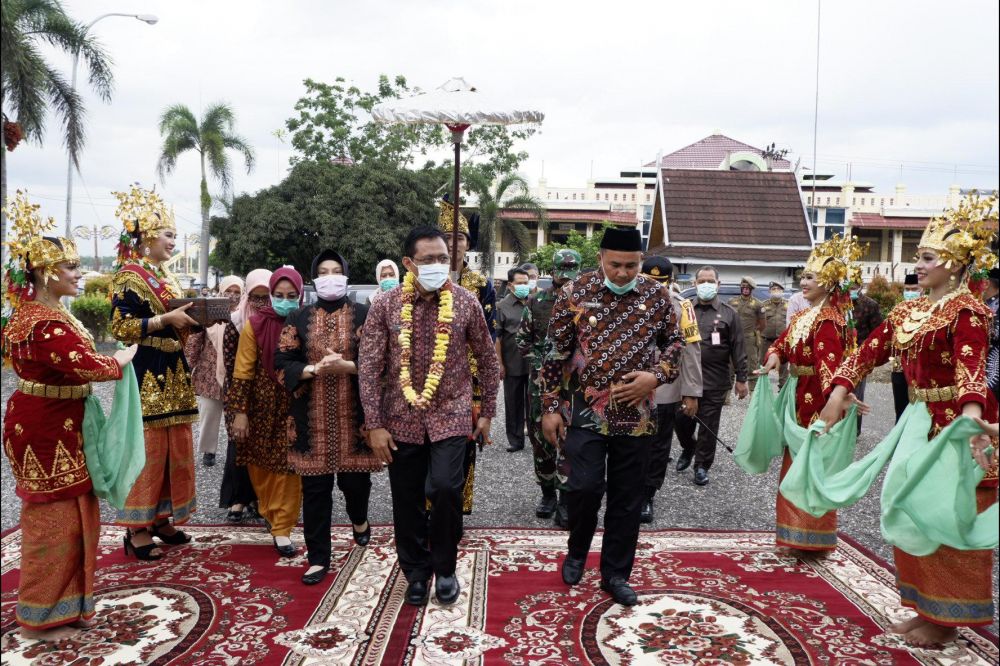 Pjs Gubernur Jambi, Restuardy Daud bersama Hilalatil Badri