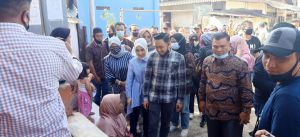 Fikar Didampingi Berryl Dara Sapa Dari Rumah ke Rumah Warga Koto Bento