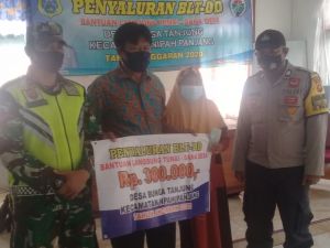 Desa Bunga Tanjung Serahkan BLT DD Periode VI