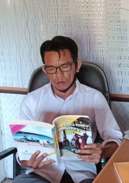 Komisioner KPU Tanjabtim Muhammad Khinas 