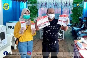 Wabup Robby Nyoblos di TPS 02 Sungai Tawar