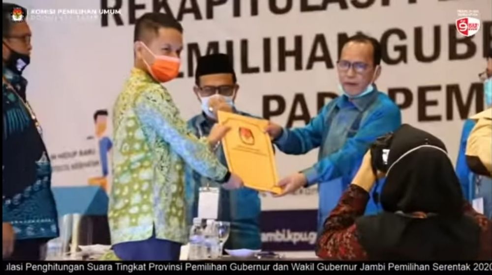 Penyerahan Hasil Rekapitulasi Perhitungan Suara