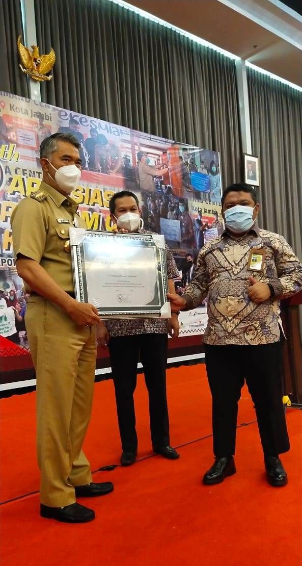 Penyerahan Piagam CSR oleh Walikota Jambi