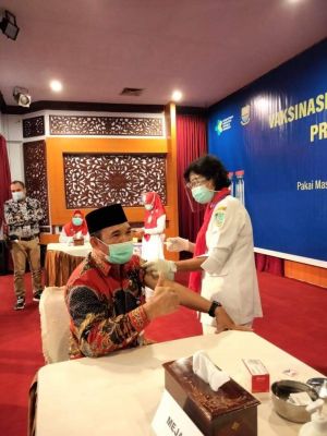 Pj Sekda Kerinci Terima Suntikan Vaksin Tahap Kedua   