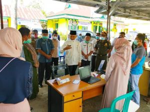 Bupati Kerinci Tinjau Pelaksanaan Vaksinasi Tenaga Kesehatan di Puskesmas