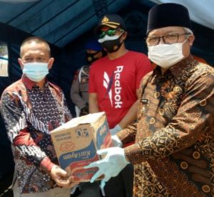 Wabup Kerinci Serahkan Bantuan Korban Musibah Kebakaran Muara Semerah Mudik