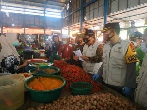 Sidak Pasar Jelang Idul Fitri, Wawako Imbau Pedagang dan Pembeli Taat Prokes Covid-19