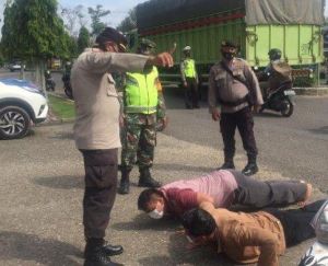 Cegah Covid-19, Petugas Bubarkan Pemuda yang Berkumpul di Muara Bulian 