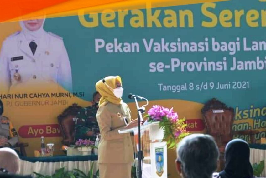 Pj Gubernur Jambi, Hari Nur Cahaya Murni memberikan apresiasi kepada Kabupaten Tebo yang berhasil memberikan Vaksin Covid-19 secara masif kepada warga Lansia 